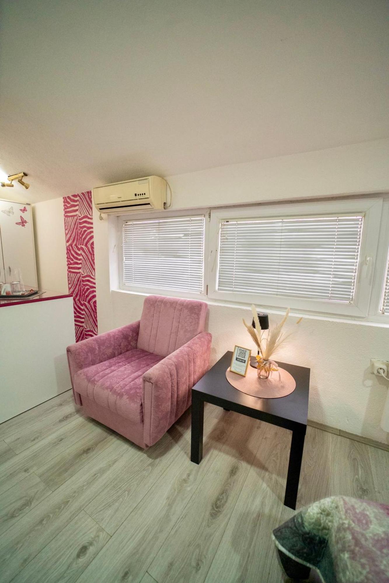 Apartmani Aleksandra U Centru Grada Kragujevac Luaran gambar